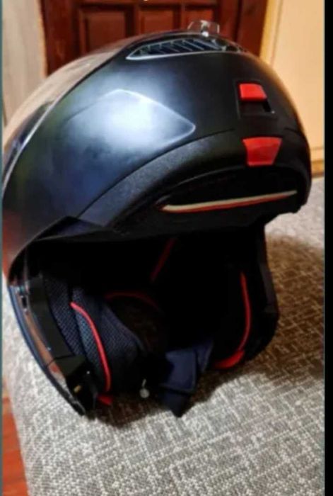 Продавам италианска модуларна каска Nolan - XS