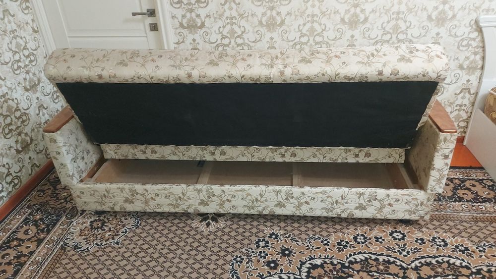 Продам диван раскладной.