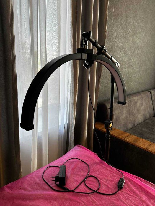 Кушетка и лампа продается для мастера красоты
