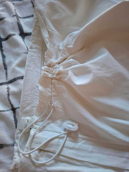 Pantaloni dama albi si gri