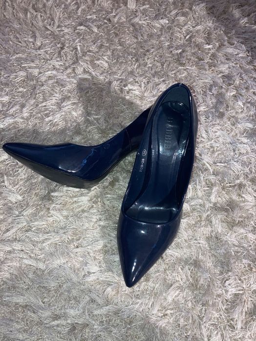 Vând pantofi Stiletto