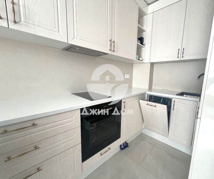 Продава се Тристаен апартамент в Бургас, Славейков - 90 кв.м за 3234 €/кв.м - Снимка #7