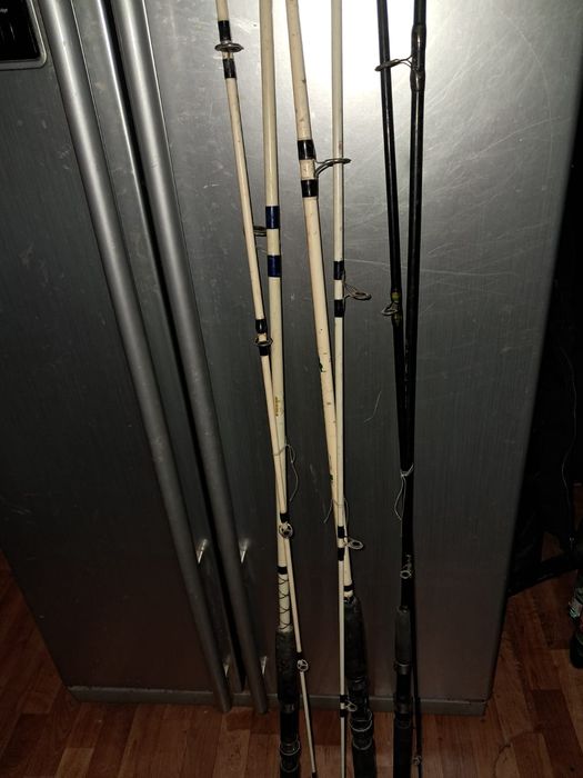 Спиннинг чёрный и белый