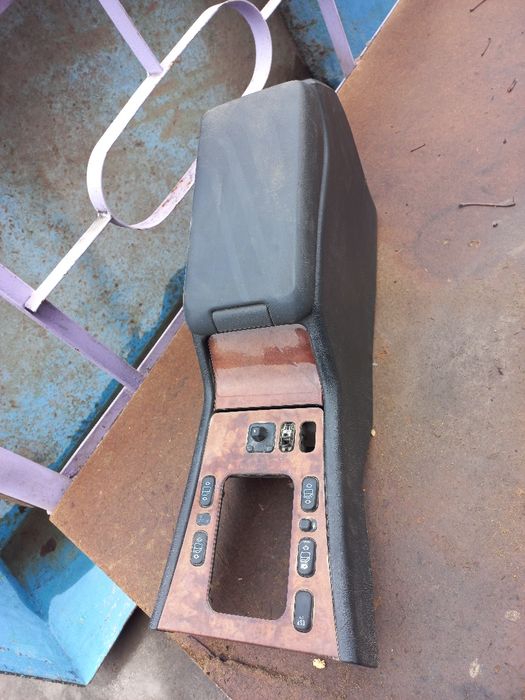 Подлокотник на 210 мерседес 98 года