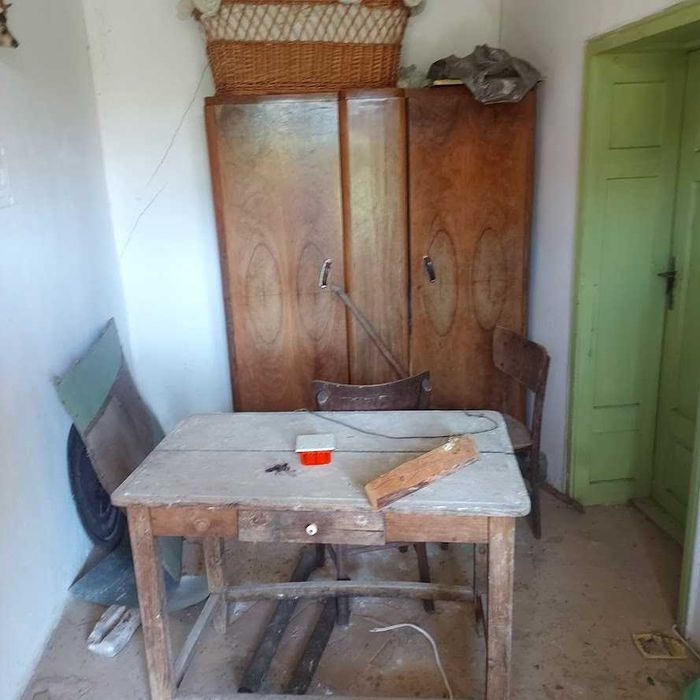 Къща с 1,5 дка в с. Макариополско на входа на Магистралата за Варна