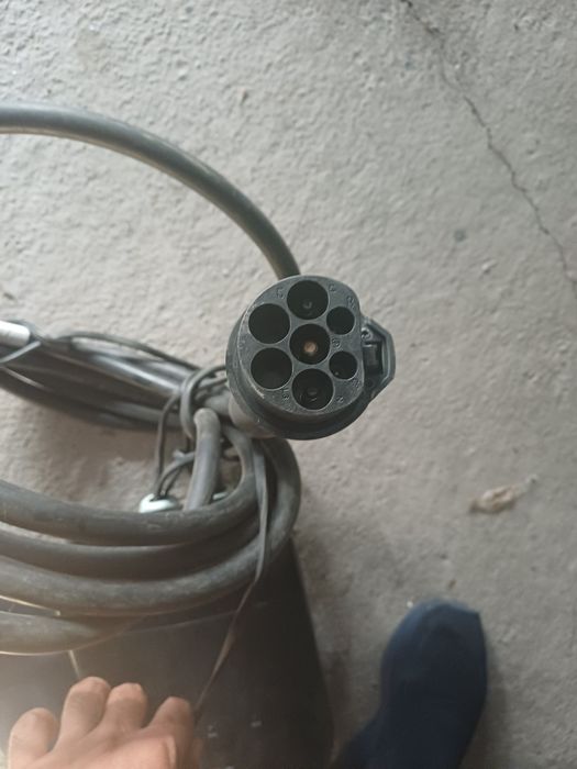 Zaryadchik  sodiladi 7 kv