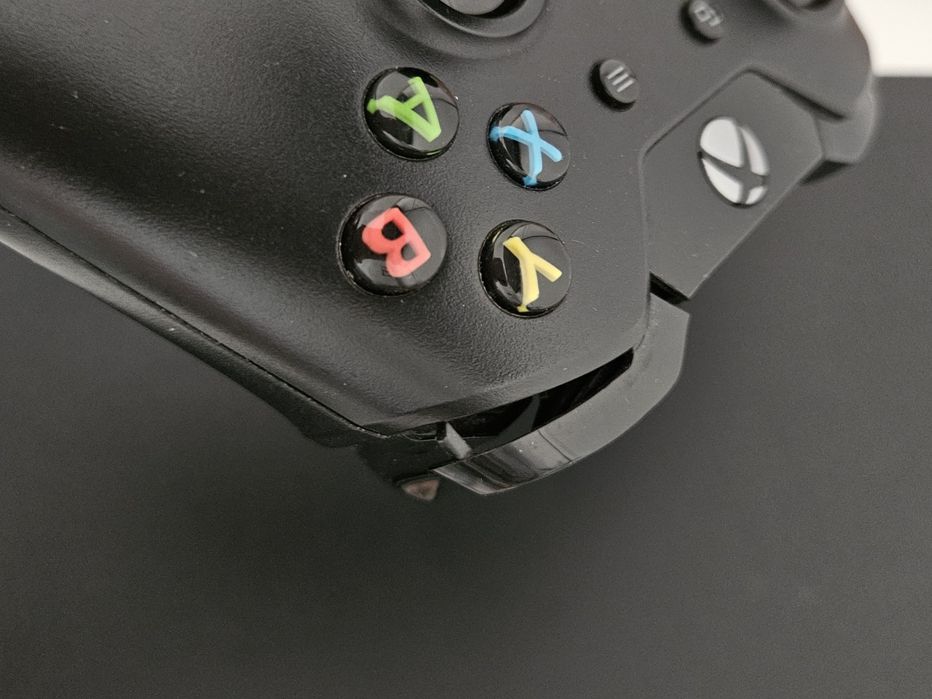 Xbox One 1TB + Controller + GTA V – funcțional