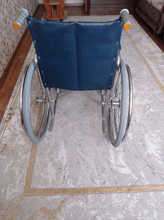 Продам инвалидную коляску