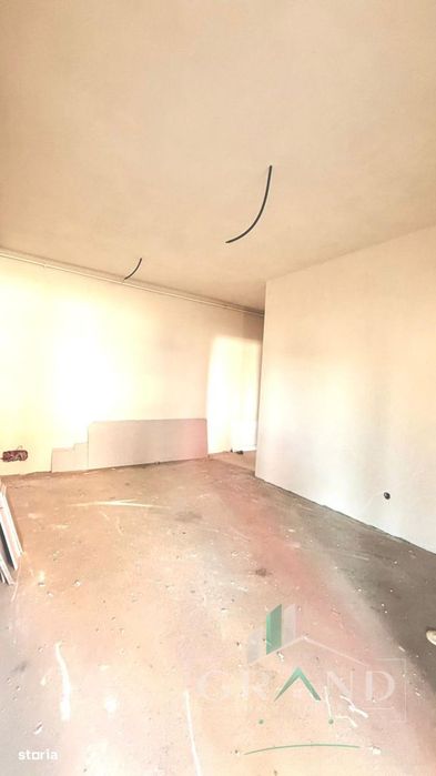 Oportunitate ! Apartament 4 Camere | Semifinisat | Logie 10 MP | Flore