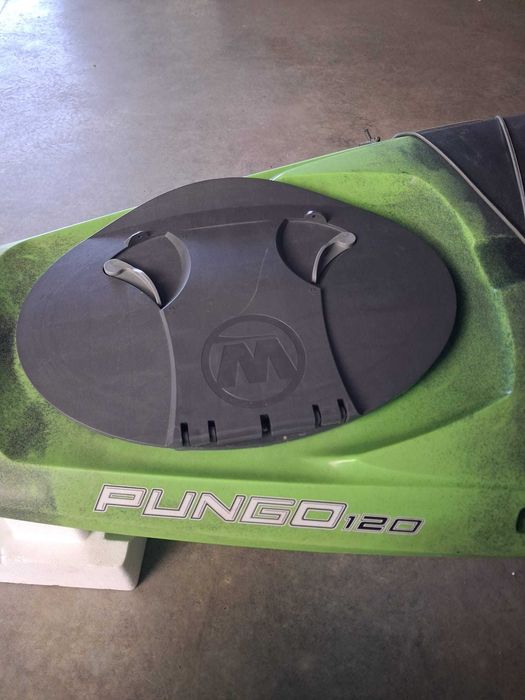 Caiac Pungo 120 ca nou + accesorii complete (vasla, costum neopren, suport auto)