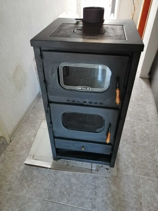 Продавам камина без водна риза. Намира се в Сандански.