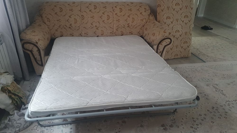 Продам диван с креслами