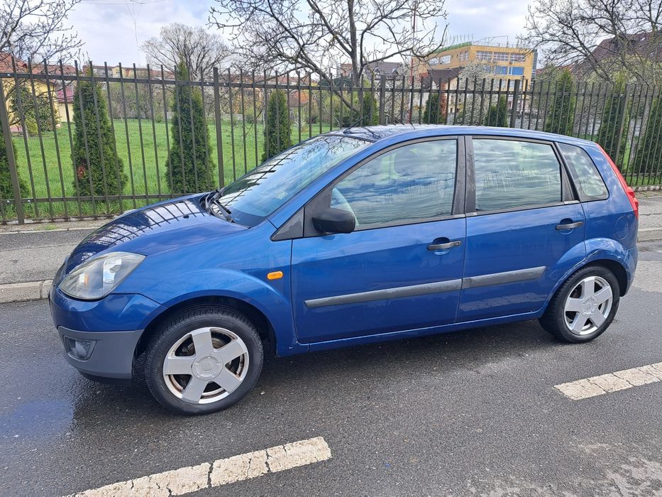 Vând Ford Fiesta