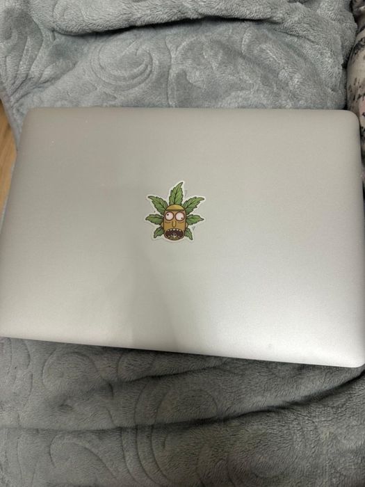 Продам макбук  MacBook Air 13