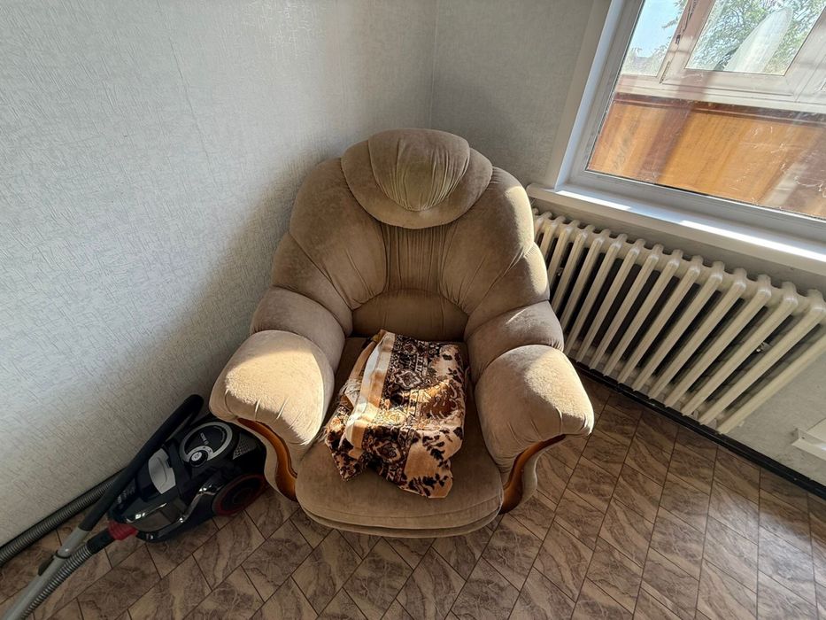 Продам диван и кресло