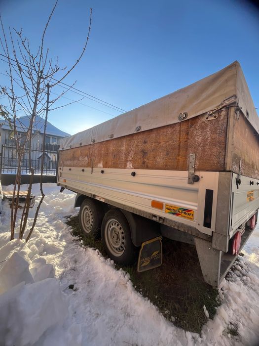 Remorcă cu sistem de frânare