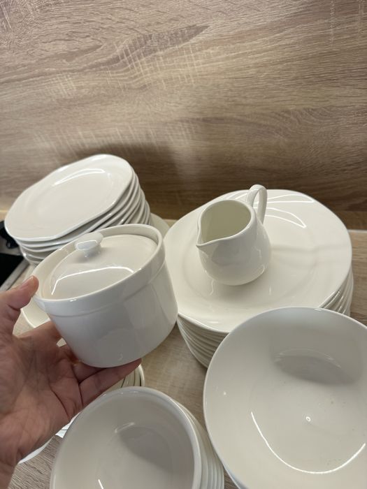 Сервиз фарфоровый