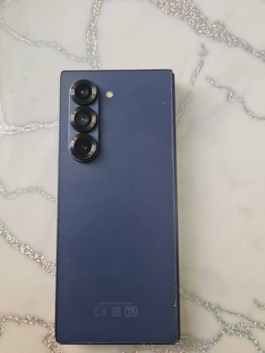 Samsung Z fold 6 256gb(мелки пятно)
