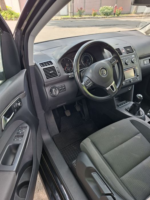 VOLKSWAGEN Touran 2015 — imagine 5