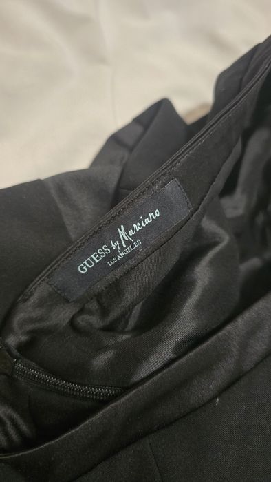 Черна рокля Guess