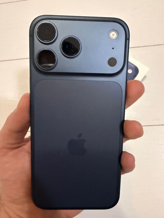 iPhone 17 Pro Max 256GB Чисто Нов