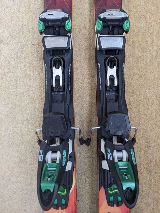 Schiuri Black Crows Camox 180cm + Legatura Marker Tour F12 EPF