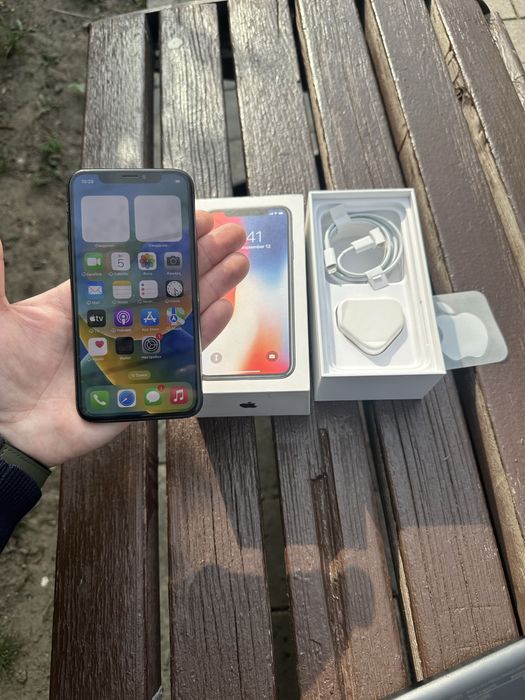 Продам телефон Айфон X  64