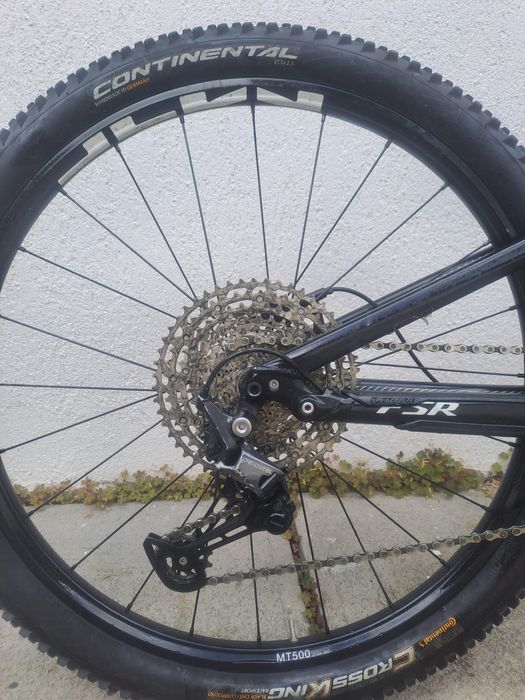 Vând bicicletă cu specialized