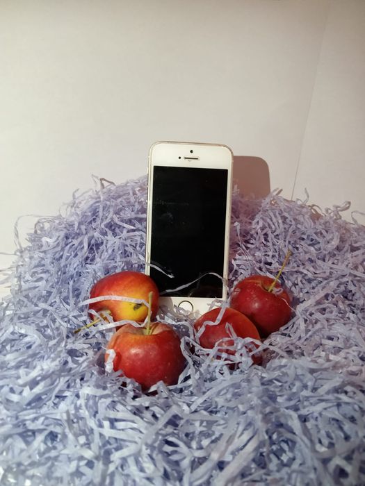 Продам телефон бренда Apple