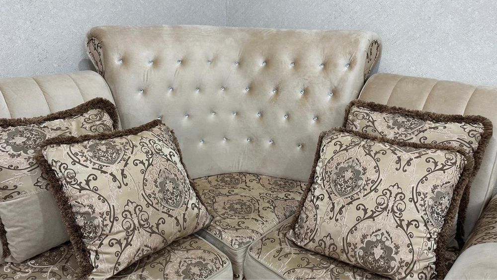 Диван сатылады.