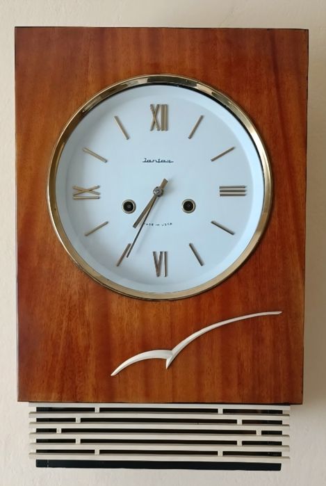 Стенен часовник Янтар