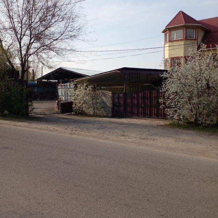 Продам дом с большим участком