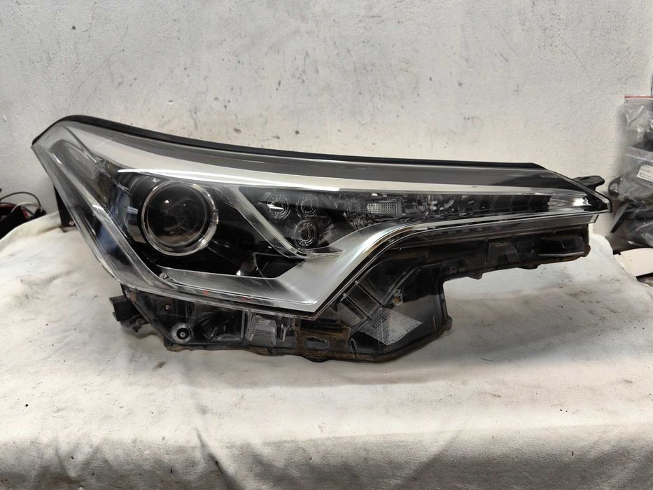 Оригинален фар Тойота  Toyota C-HR Led