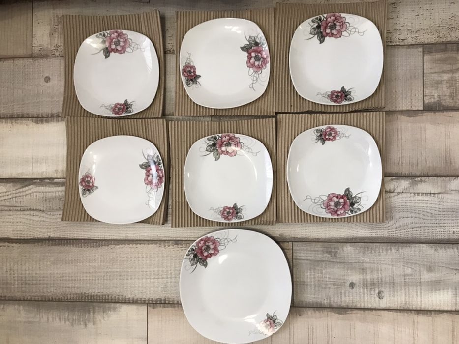 Комплект 7бр чинийки с цветя и една по - голяма