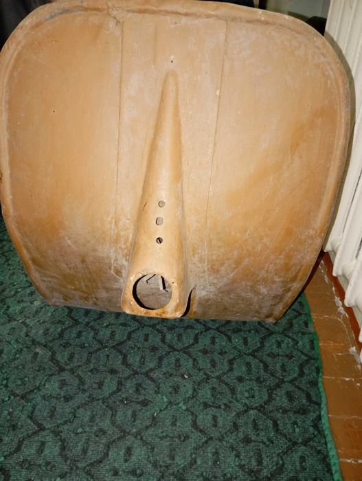 Продам корпус от мотороллера.отдельно мотор.