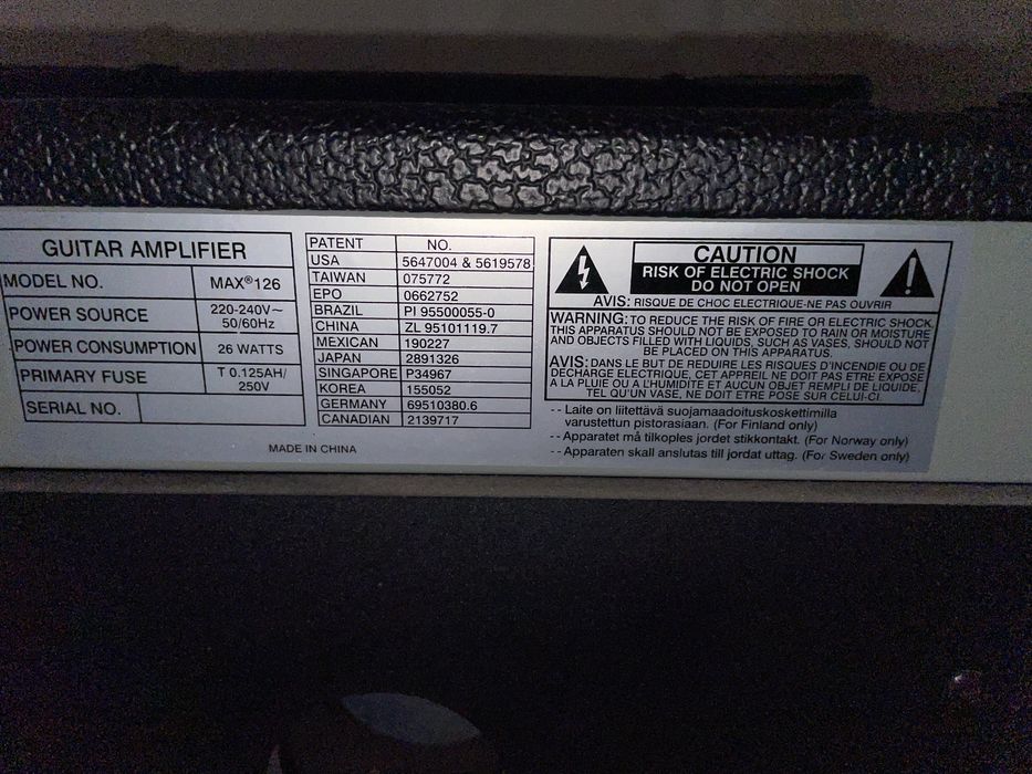 Продаю Басовый комбоусилитель