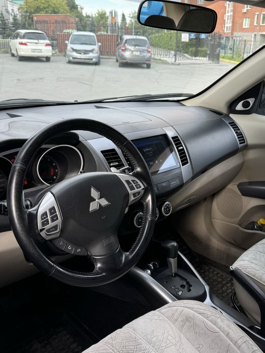 Mitsubishi Outlander XL