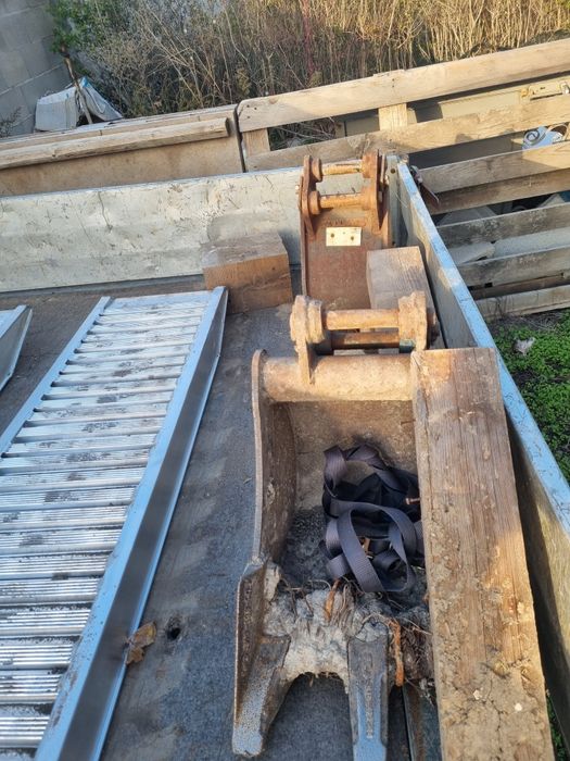 Багер Kubota KX36-3 и ремарке с пътеки