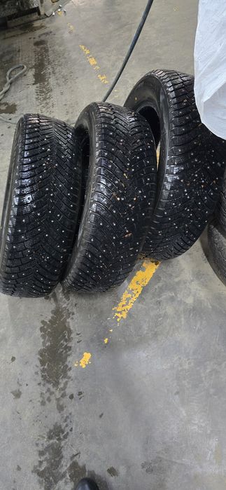 Продам шипованные шины