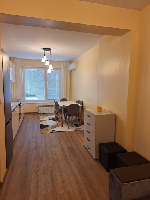 Дава се под наем Тристаен апартамент в София, Център - 90 кв.м за 1146.99 € - Снимка #1