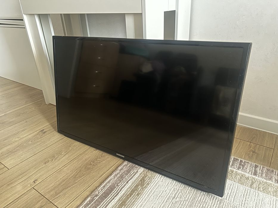 Продам телевизор samsung 40* (103см)