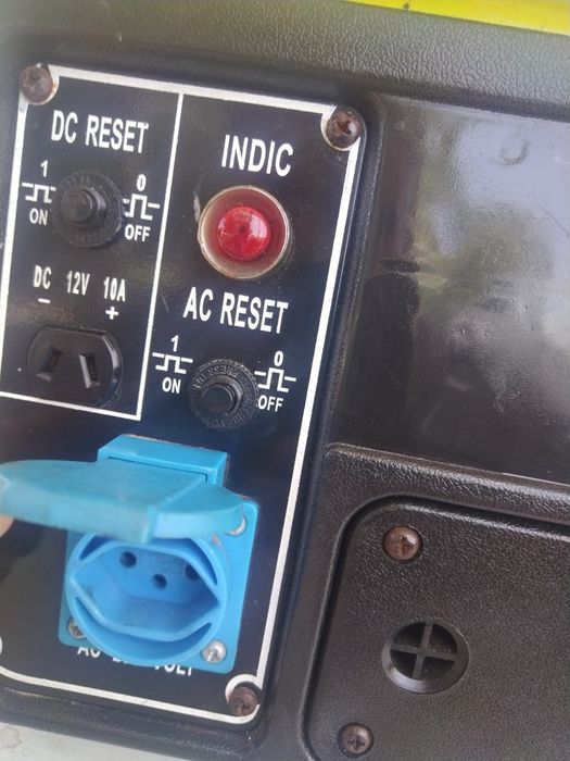 Двутактов бензинов генератор
Максимално захранване 900W 3.7A
Тегло 12.