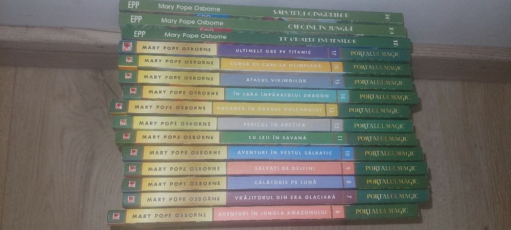 Vand serie "Portalul Magic" - 15 volume