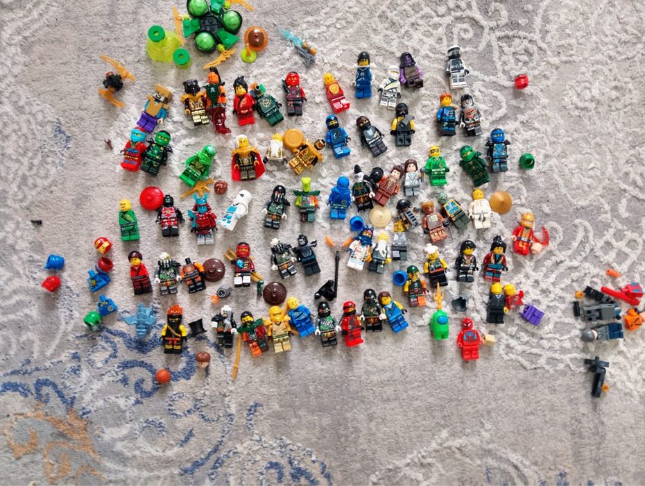 продам лего фигурки и детали