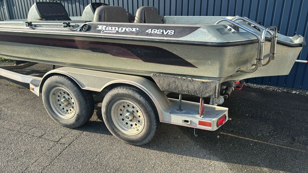 Лодка Ranger 492 vs