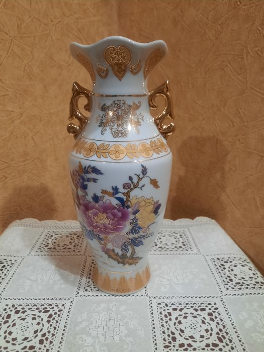 Красивая Китайская ваза-амфора, высота 26см. Состояние отличное, золоч