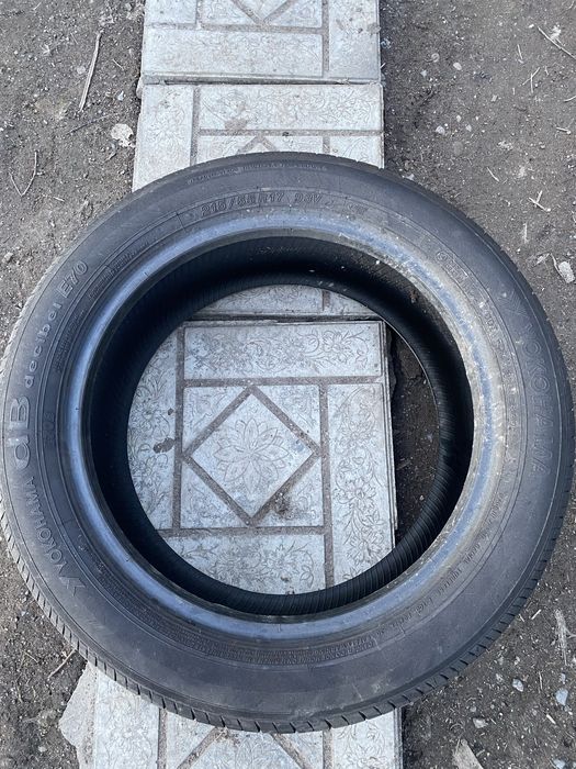 Шины  215/55/17 продам