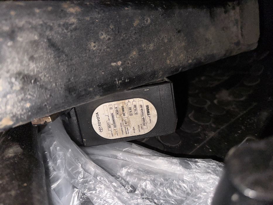 Оригинален теглич Тойота авенсис