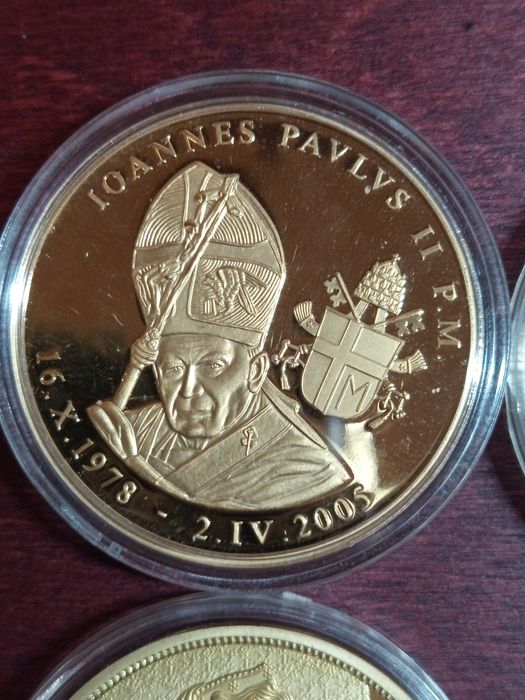 Лот от позлатени плакети