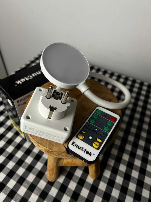 Lampă de priză / perete - LED cu Telecomandă